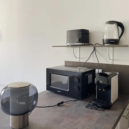 Charming Apartment, Air-conditioned And Centrally Located *